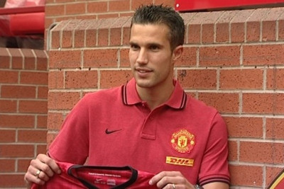 Το twitter του Φαν Πέρσι πριν και μετά τη Γιουνάιτεντ