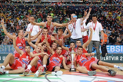 Τα μεθεόρτια των «χρυσών» Κροατών (videos)