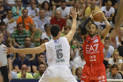 Αποχωρεί από την Αρμάνι ο Μπρέμερ