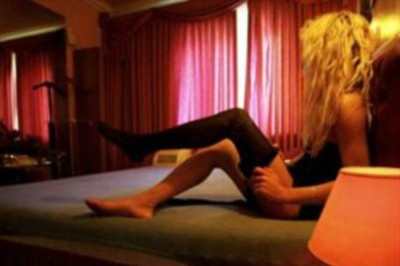 Το όργιο με τρεις Ρουμάνες του... στοίχισε 3000 ευρώ!