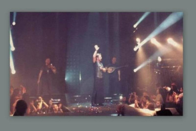 Μαζωνάκης: Κάθε πρεμιέρα και μια φούστα!