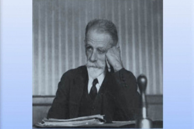 Ένας άνθρωπος σε ένα χωριό