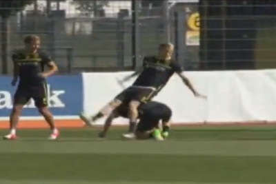 «Έστρωσε» τον... νέο ο Λεβαντόφσκι! (video)