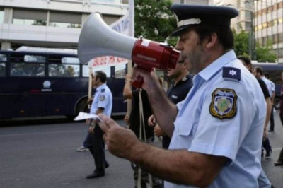 Στους δρόμους οι ένστολοι