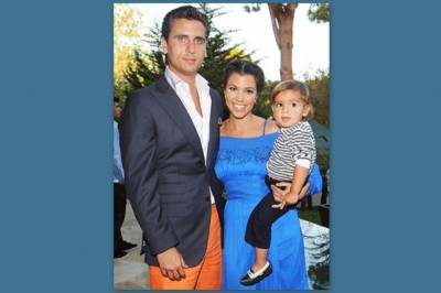 Η Kourtney Kardashian ντύνει και τους δύο άντρες της ζωής της