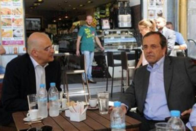 Αιφνιδιαστικά στην Ομόνοια ο Πρωθυπουργός