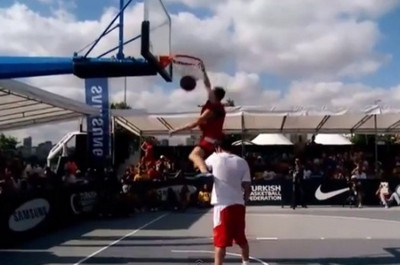 3x3 καρφώματα στην Κωνσταντινούπολη (video)