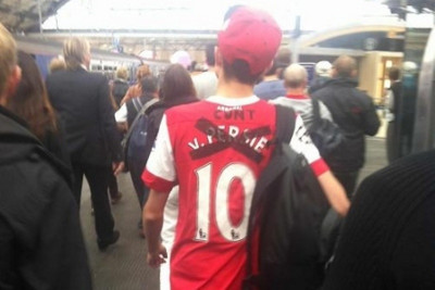 Το… Χ στον Φαν Πέρσι από οπαδό της Άρσεναλ!