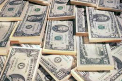 Προσπαθούσε να καταπιεί χαρτονομίσματα 50 δολαρίων