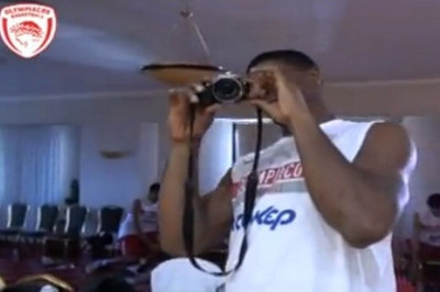 Ο φωτογράφος του Ολυμπιακού… Χάινς (video)