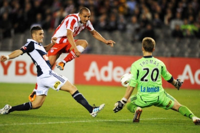 Τζεμπούρ: Τα βλέμματα πάνω του