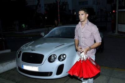 Σε ξένα... χέρια η Bentley του Μιραλάς!