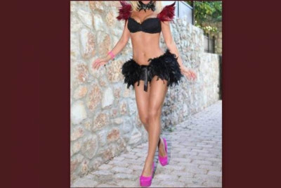 Ποια γνωστή Ελληνίδα ηθοποιός βγήκε στο δρόμο με τα εσώρουχα;