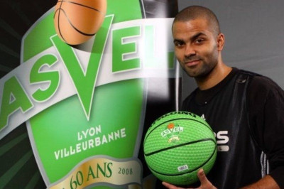 Πάρκερ: Παραμένει προς το παρόν στη Βιλερμπάν