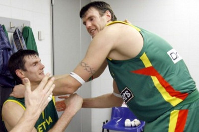 Πάνε για βουλευτές ο Καουκένας και οι Λαβρίνοβιτς!