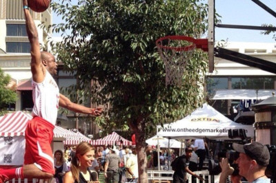 Μενούνος: Κάρφωσαν πάνω από το κεφάλι της (video+photos)