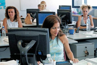 Τετράωρη στάση εργασίας στις εφορίες