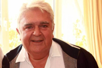 Δείτε τον Πασχάλη Τερζή «νιάτο» στο πρώτο του τραγούδι