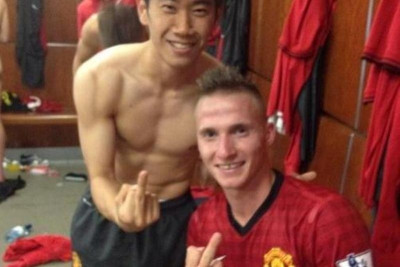 Μάντσεστερ Γιουνάιτεντ: Η άσεμνη χειρονομία Κανγκάβα και Μπούτνερ (photo+video)