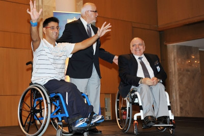 «Οι Έλληνες πρέπει να έχουν ψηλά το κεφάλι!»