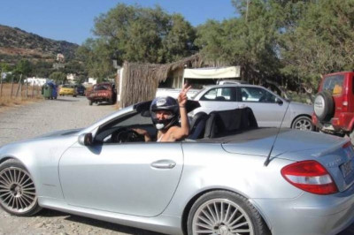 Με κράνος στο… cabrio!