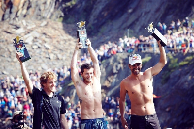 Αμερικανικός θρίαμβος για τον Steven LoBue στην παρθενική στάση του Red Bull Cliff Diving στην Αγγλία