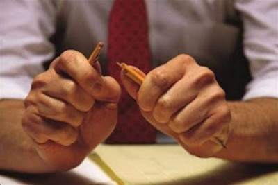 Έσπασε στο ξύλο την υπάλληλό του επειδή έκανε απεργία!