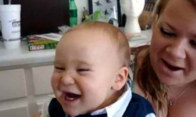 Πώς αντιδρά ένα μωρό όταν τρώει για πρώτη φόρα καραμέλες