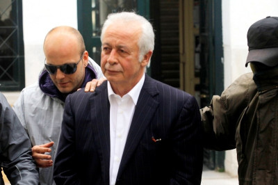 Έφοδος στο σπίτι του Σαχπατζίδη!