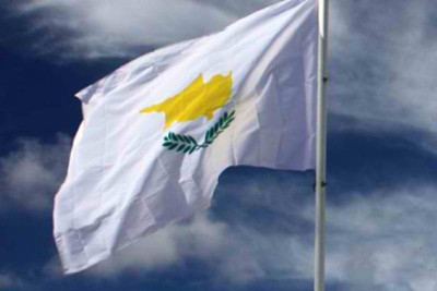 Η Κύπρος απειλεί με κατάργηση του ευρώ