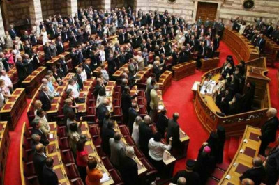 Εννέα εν ενεργεία βουλευτές στη λίστα του ΣΔΟΕ