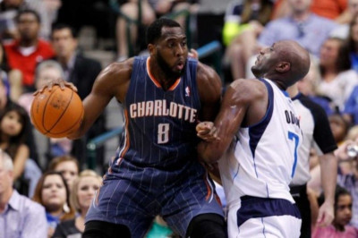 Ντι Τζέι Ουάιτ: Στους Σαρκς του Γιάο Μινγκ! (video)