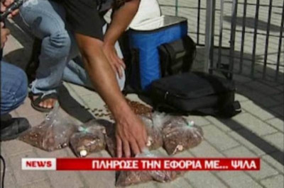AΠΙΣΤΕΥΤΟ VIDEO: Πλήρωσε με μονόλεπτα την εφορία!