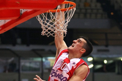 Κέσελ: «Ελπίζω να μείνει το τρόπαιο στον Πειραιά»