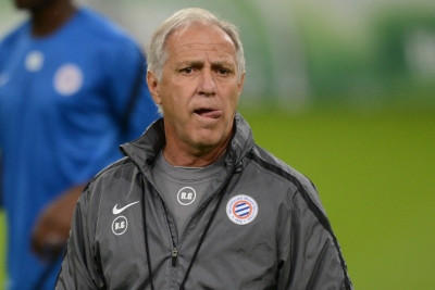 Ζιράρ: «Δεν θέλω να κάτσω κοντά σε Έλληνες»!