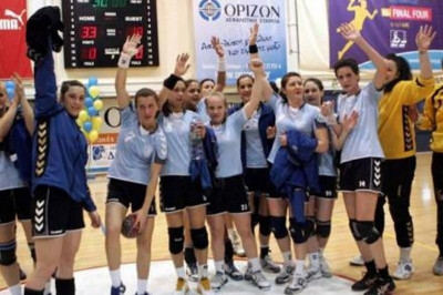 Νέα Ιωνία: Ήπιε… Λουξ με Καλασνίκοβα!