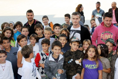 Βέροια: Μοίρασαν εισιτήρια σε μαθητές