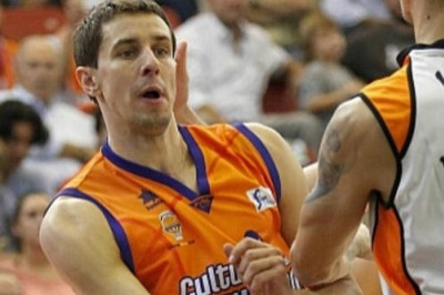 Βαλένθια: Τέλος ο Λουκάουσκις