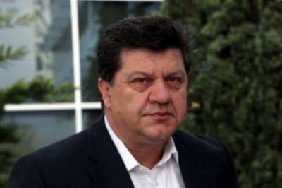 Νέο «άδειασμα» Καπελέρη σε Παπακωνσταντίνου