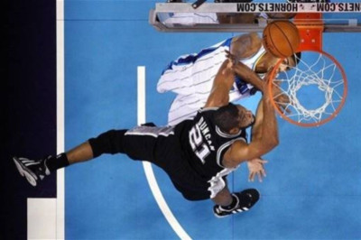 Σαν Αντόνιο Σπερς: Ντάνκαν και Πάρκερ κέρδισαν τον Ντέιβις (video)