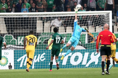 «Κρατάει» Καρνέζη, αναζητά όλα τα άλλα…