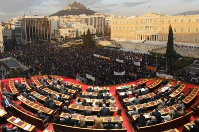 Σήμερα κρίνεται το μέλλον των Ελλήνων
