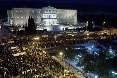 Μνημόνιο Νο 3: Υπερψηφίστηκε το τέλος των Ελλήνων με 153 ΝΑΙ