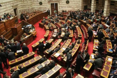 Στον «αέρα» η ψηφοφορία – Απεργούν οι υπάλληλοι της Βουλής