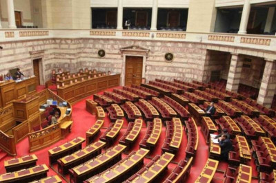 Κλητήρες της Βουλής που ζουν σαν βασιλιάδες!