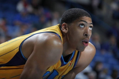 Νιου Ορλίνς Χόρνετς: Τσαμπουκάς ο Ντέιβις (videos)