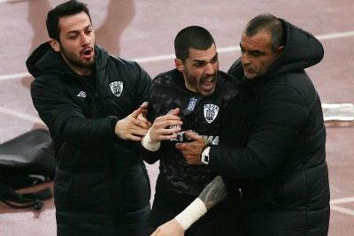 ΠΑΟΚ: Τα έσπασε στα αποδυτήρια ο Χακόμπο!