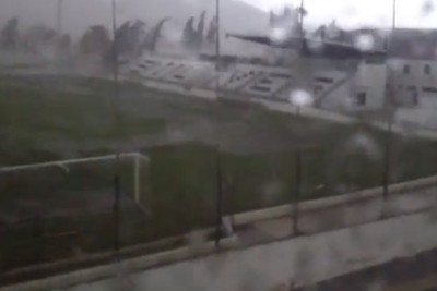 Ανεμοστρόβιλος κατέστρεψε γήπεδο! (video)