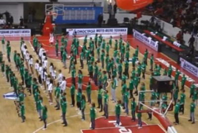 Λοκομοτίβ Κουμπάν: Gangnam style από τους οπαδούς (video)