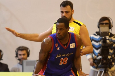 Μπούκερ: «Τεράστια περιθώρια βελτίωσης ο Πανιώνιος»